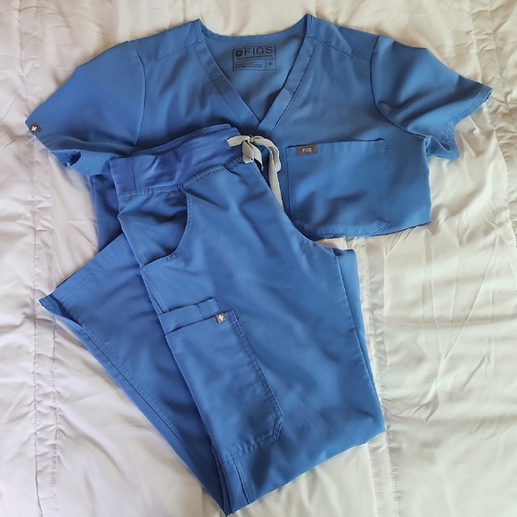 Figs Women's V-Neck Scrub Top/Pant Set in Ceil Blue - Picture 9 of 15